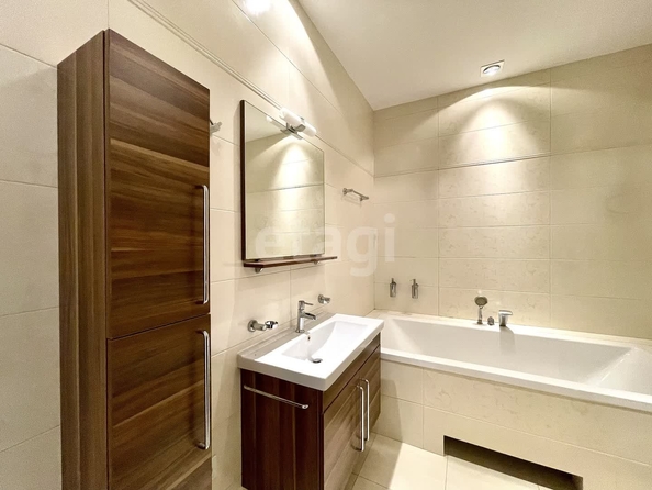 
  Продается 4-комн. квартира 154 м². Фото 17.