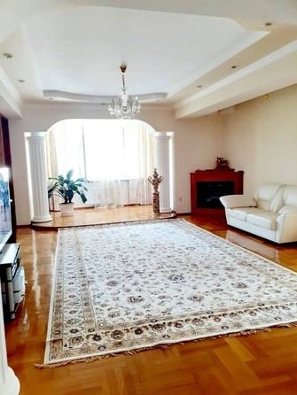 
   Продам 4-комнатную, 200 м², Карбышева пер, 5

. Фото 1.