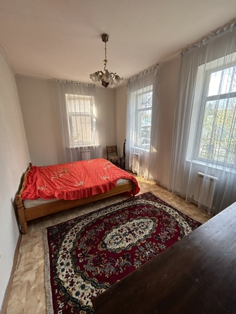 
   Продам 2-комнатную, 42 м², Крайнего ул, 71

. Фото 1.