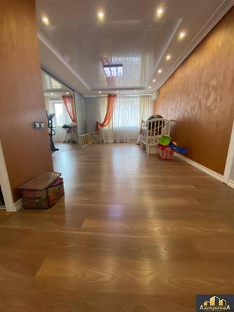 
  Продается 3-комн. квартира, 106 м², Октябрьская ул
. Фото 2.