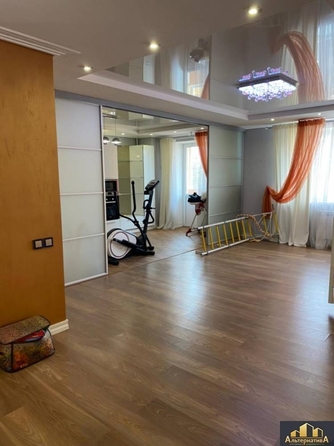 
  Продается 3-комн. квартира, 106 м², Октябрьская ул
. Фото 5.