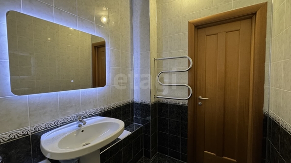 
  Продается 2-комн. квартира, 77 м², Пирогова ул, д. 70
. Фото 13.
