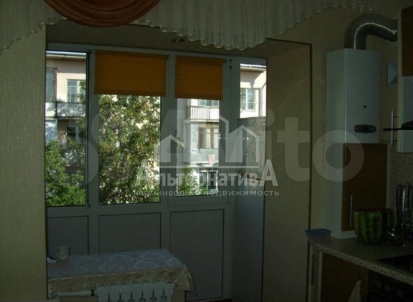 
   Продам 2-комнатную, 42 м², Героев Медиков ул

. Фото 2.