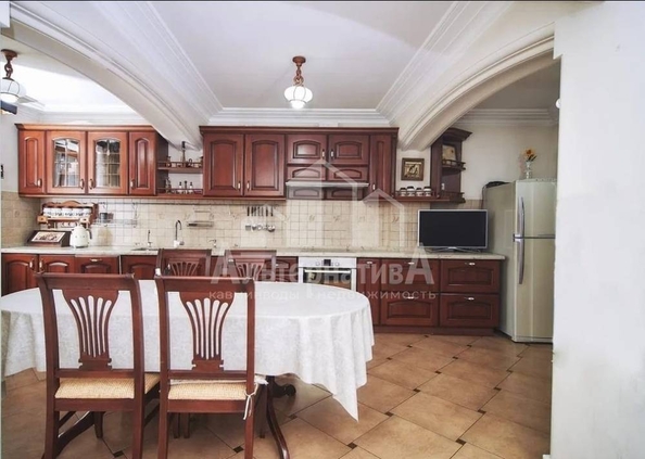 
   Продам 4-комнатную, 138 м², Набережная ул

. Фото 2.