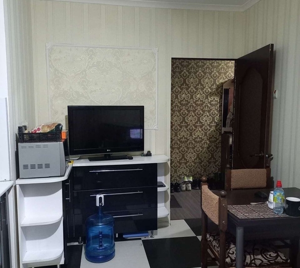 
   Продам 2-комнатную, 54 м², Вятская ул, 104

. Фото 3.