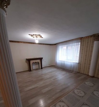 
   Продам 2-комнатную, 74 м², Лелюшенко ул, 13

. Фото 2.