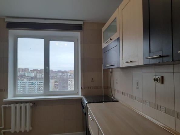 
   Продам 3-комнатную, 64 м², Думенко ул, 5

. Фото 5.