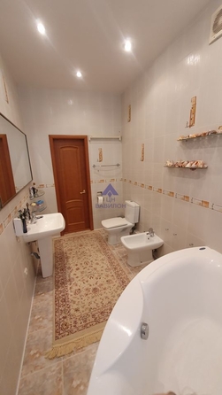 
   Продам 3-комнатную, 120 м², Гагарина пл, 8Е

. Фото 4.