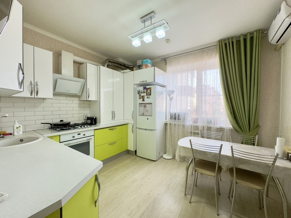 
   Продам 3-комнатную, 80 м², 1-я линия ул, к 10

. Фото 1.