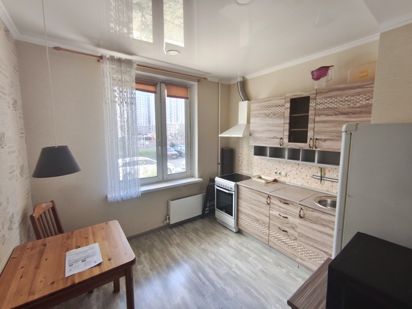 
   Продам 1-комнатную, 36 м², Еременко ул, 90

. Фото 1.