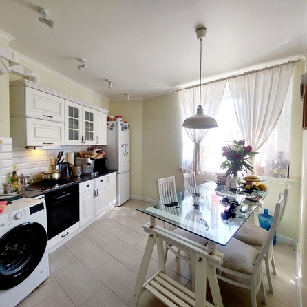 
   Продам 3-комнатную, 60 м², Платова б-р, 20/17

. Фото 4.