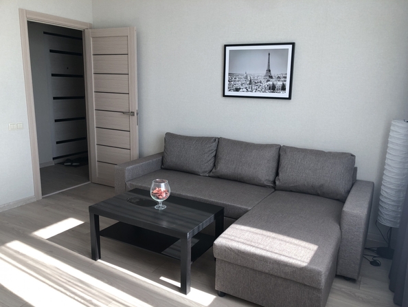 
   Продам 1-комнатную, 37.1 м², Ткачева ул, 38

. Фото 1.