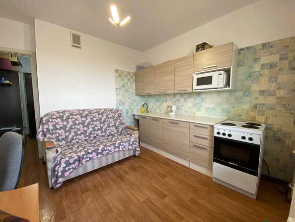 
   Продам 1-комнатную, 43 м², Платона Кляты ул, 27

. Фото 2.