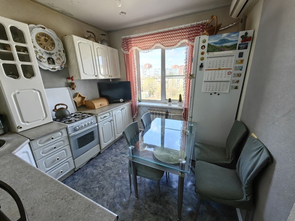
   Продам 3-комнатную, 64 м², Комарова б-р, 38

. Фото 3.