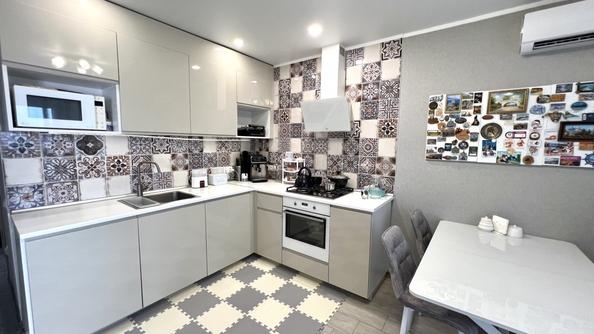 
  Продается 2-комн. квартира, 48.2 м², Половинко ул, д. 280/2
. Фото 2.