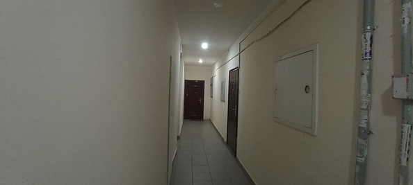 
  Продается 1-комн. квартира, 49.3 м², Комарова б-р, д. 28
. Фото 2.