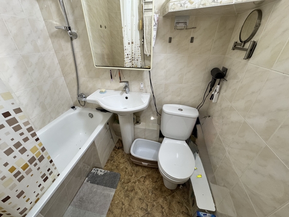 
  Продается 3-комн. квартира, 50.8 м², 40-летия Победы пр-кт, д. 63
. Фото 8.