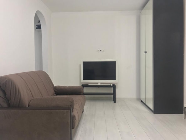 
  Продается 2-комн. квартира, 45 м², Батуринская ул, д. 15
. Фото 2.