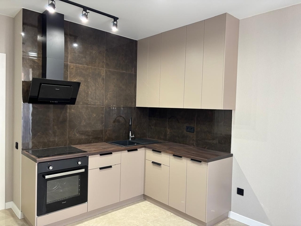 
  Продается 2-комн. квартира, 62 м², Комарова б-р, д. 1
. Фото 2.