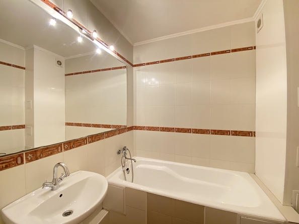 
  Продается 2-комн. квартира, 53 м², Мильчакова ул, д. 45
. Фото 8.