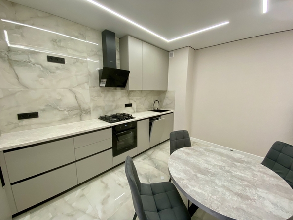 
  Продается 2-комн. квартира, 52 м², Берберовская ул, д. 11
. Фото 5.