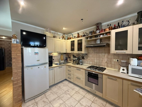 
  Продается 4-комн. квартира, 99 м², Жмайлова ул, д. 27
. Фото 9.