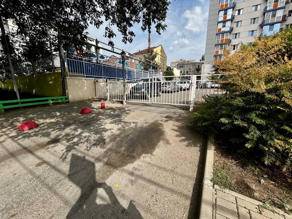 
  Продается 2-комн. квартира, 60.9 м², Закруткина ул, д. 61
. Фото 13.