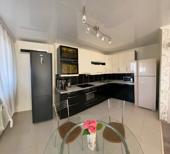 
  Продается 3-комн. квартира, 106 м², Крупской ул, д. 82
. Фото 1.