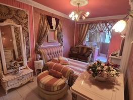 Продается 2-комнатная квартира Комарова б-р, 56 м², 6100000 рублей